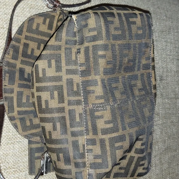 Vintage Fendi Bag 😍 - Picture 15 of 15